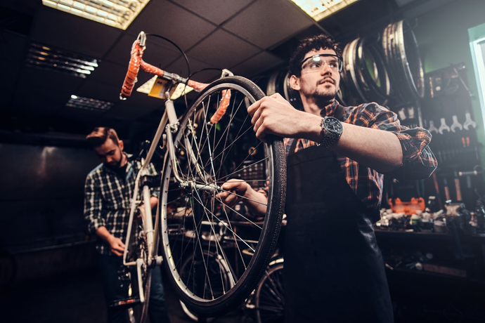 Bike Mechanic Shop Aprons and Tools: How To Optimize your Workshop